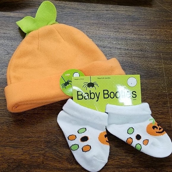 Halloween Baby Cap & Booties Socks 0-6 months - Picture 1 of 1